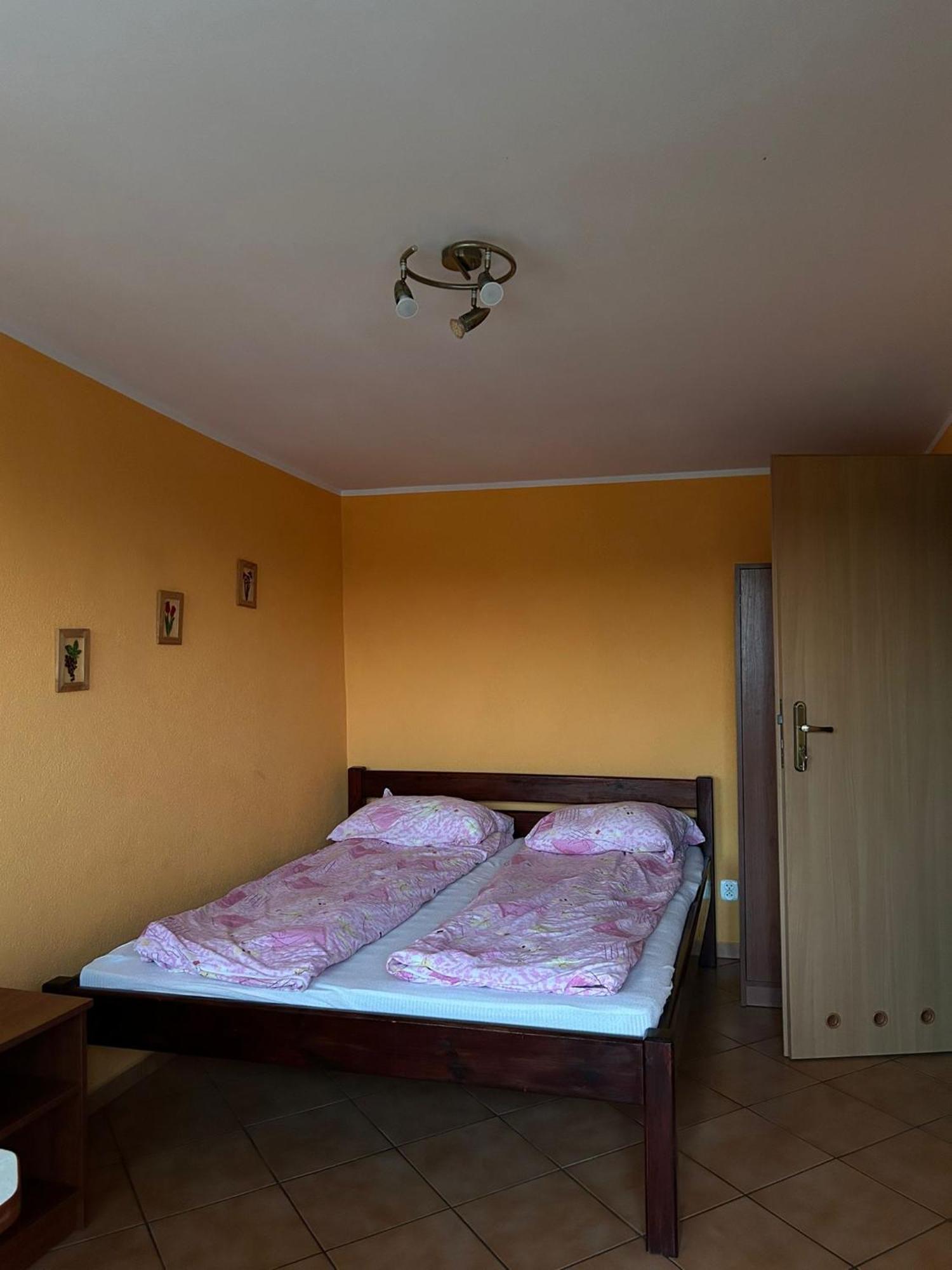 Apartamenty I Pokoje Z Widokiem Na Jezioro Wielewskie Eksteriør billede