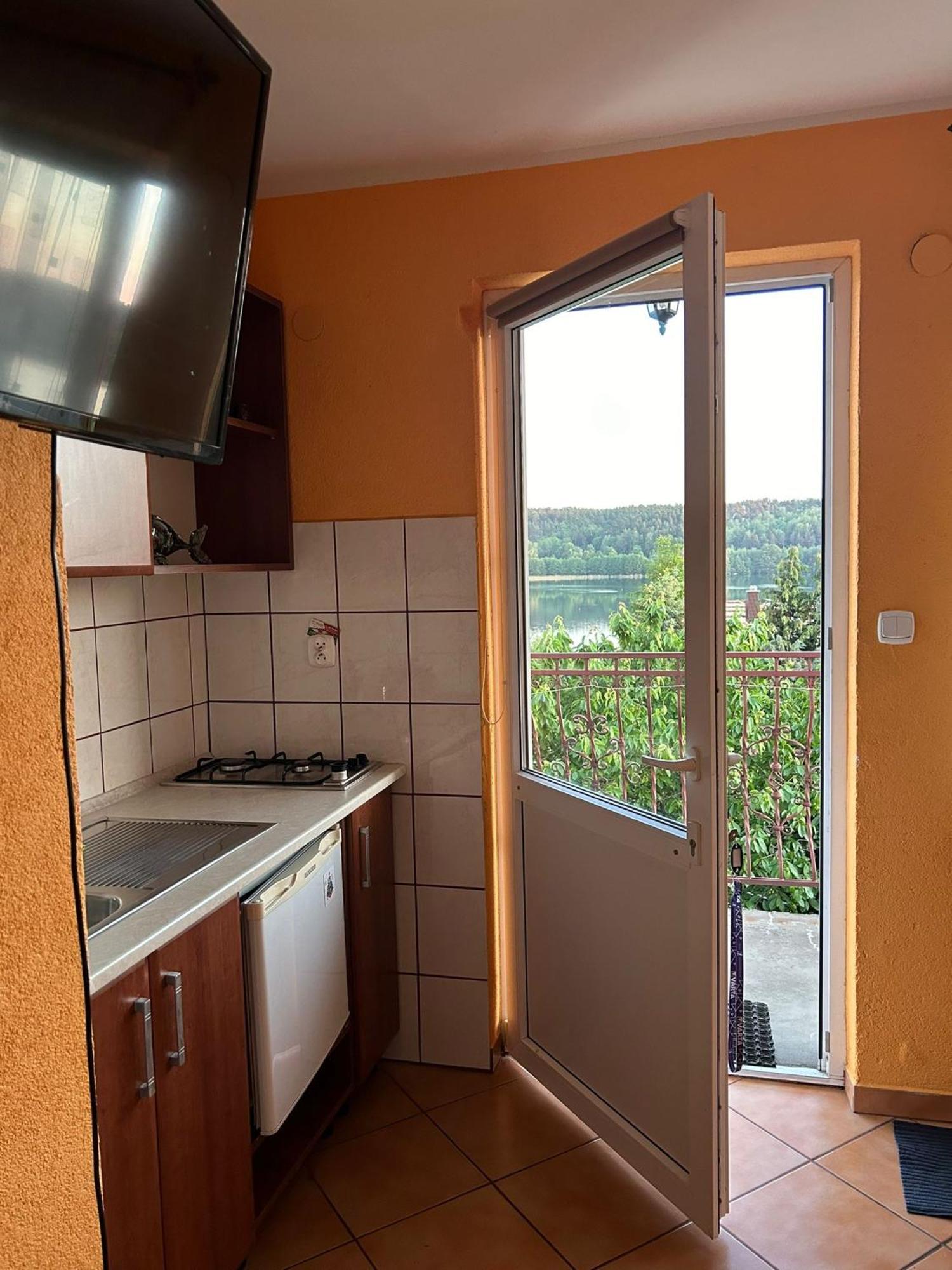 Apartamenty I Pokoje Z Widokiem Na Jezioro Wielewskie Eksteriør billede